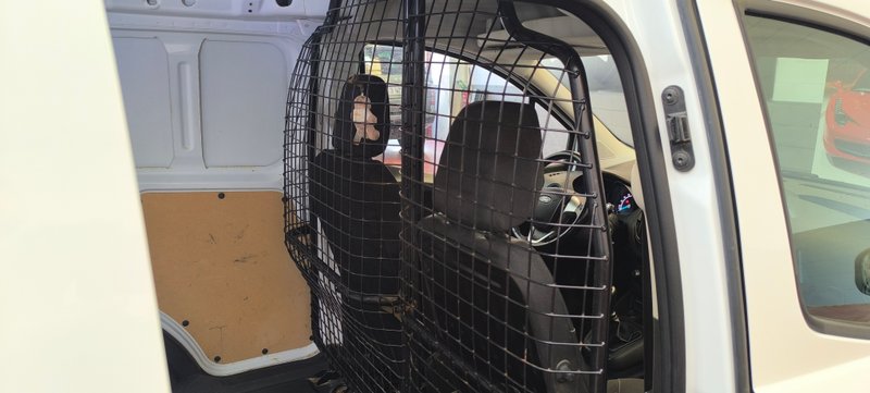 Ford Transit Courier 2023, foto 15