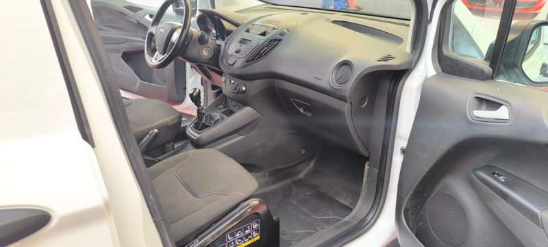 Ford Transit Courier 2023, foto 8