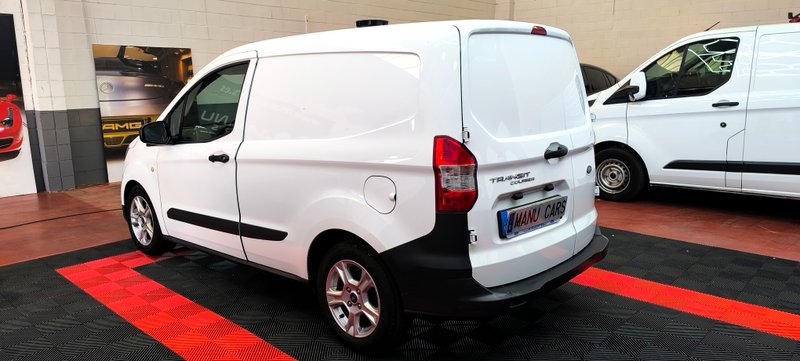 Ford Transit Courier 2023, foto 4