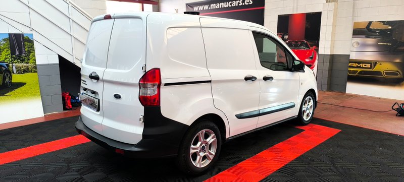 Ford Transit Courier 2023, foto 2