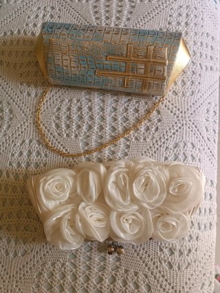 Bolsos de fiesta: azul y dorado, de flores platead