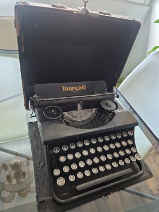 Máquina de escribir Torpedo antigua