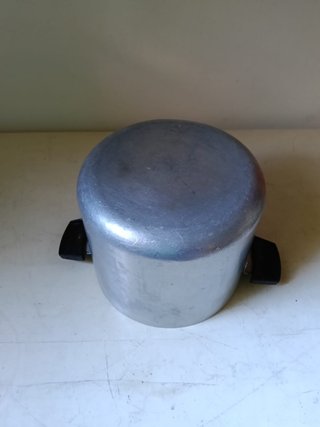 Pentola in alluminio con due manici diam 18 cm