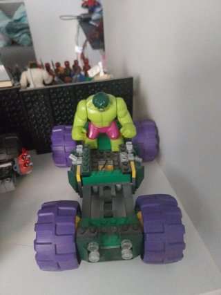 Lego Hulk vs Red Hulk