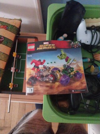 Lego Hulk vs Red Hulk