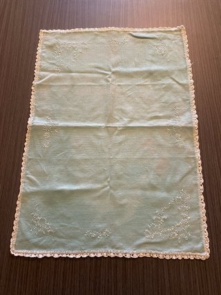 Mantel y 2 servilletas bordados ganchillo