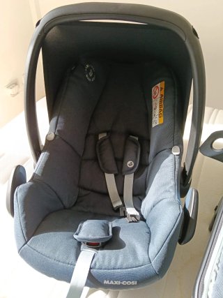 Carrito Maxi-Cosi con 3 sillas