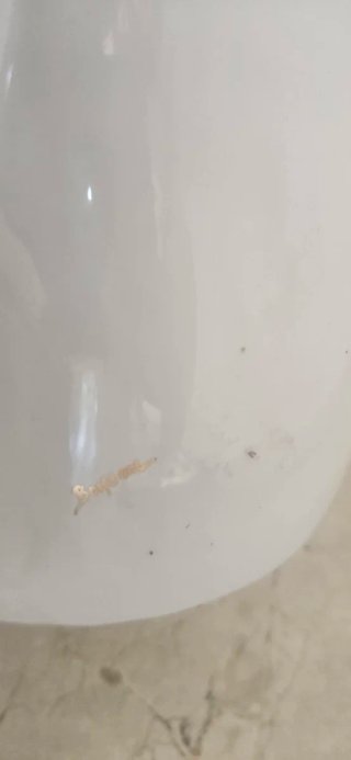 Figura mujer porcelana blanco y dorado