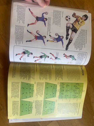 Libro infantil sobre fútbol en inglés