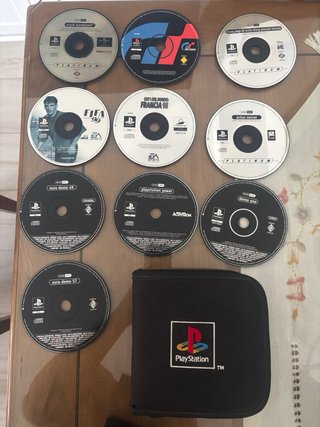 Pacchetto PS1 + Controller + Volante + Schede di Memoria + Giochi