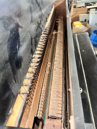 Piano negro clásico EMIL WEHDE
