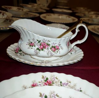 Vajilla Royal Albert Lavender Rose Filo Oro
