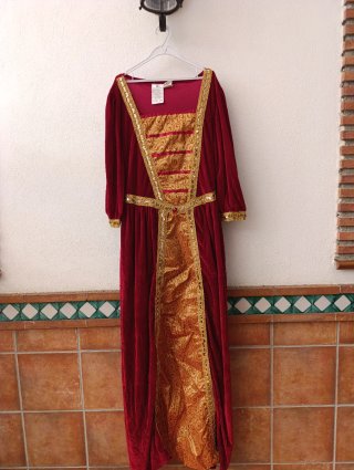 Vestido Medieval Rojo y Dorado talla ) L/XL
