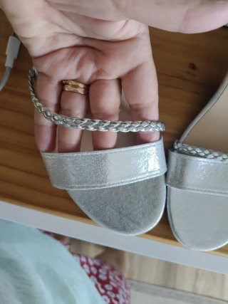 Sandalias plateadas tacón