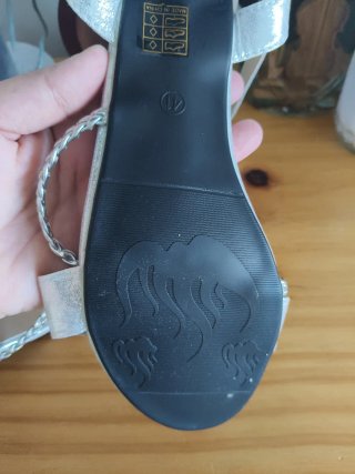 Sandalias plateadas tacón