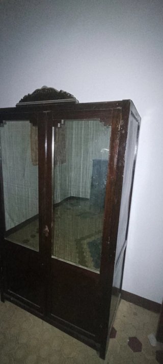 Armario antiguo de madera