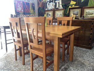 MESA EXTENSIBLE Y 4 SILLAS