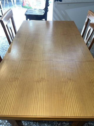 MESA EXTENSIBLE Y 4 SILLAS