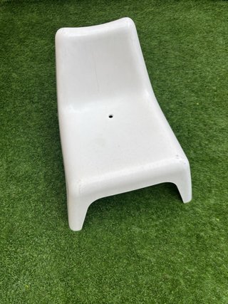 Silla de jardín blanca de plástico