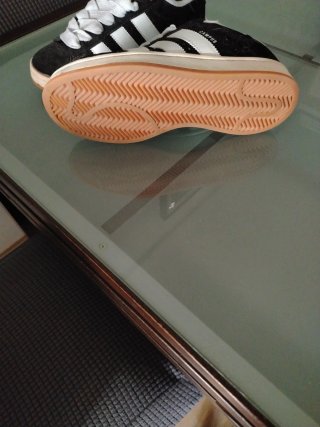 Zapatillas Adidas Negras y Blancas