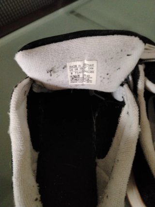 Zapatillas Adidas Negras y Blancas