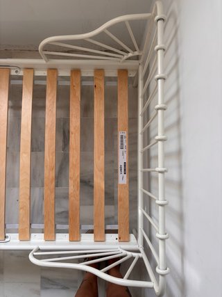 Cama infantil blanca con somier