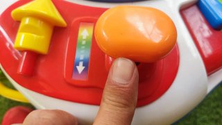 Mesa de actividades musicales y táctiles para bebé