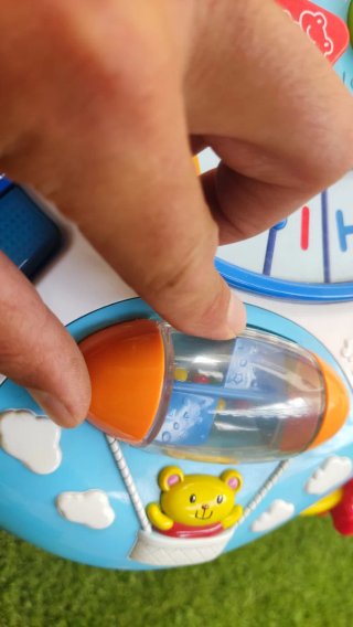 Mesa de actividades musicales y táctiles para bebé