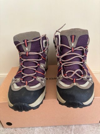 Botas de senderismo Quechua moradas y grises