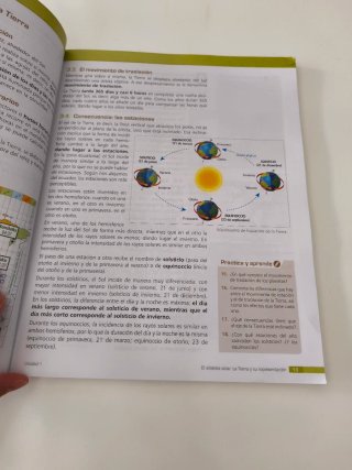 Libro de geografía e historia 1°ESO AEON
