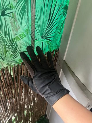 Guantes de equitación negros y marrones