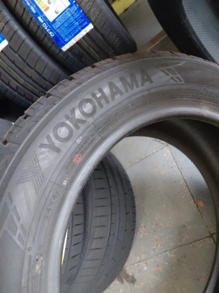 Neumáticos Yokohama 225/55R17 97V