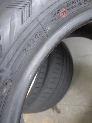 Neumáticos Yokohama 225/55R17 97V