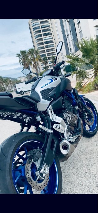Yamaha MT-07 Negra y Azul