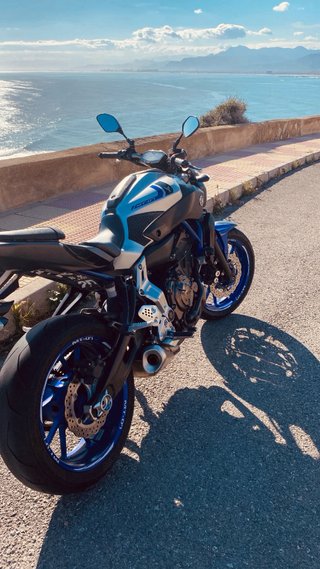 Yamaha MT-07 Negra y Azul