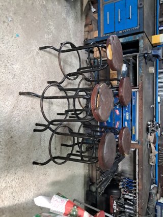 Butacas de metal y cuero