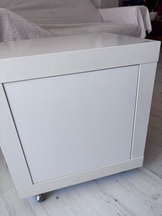 Cajonera Mesita Noche Blanca con Tiradores Azules