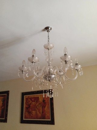 Lámpara de araña de cristal y metal moderna