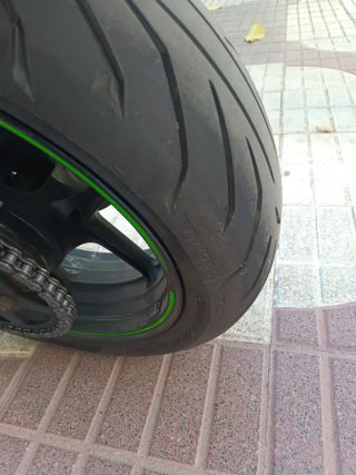 Kawasaki Ninja ZX6R Sportbike Negra y Verde