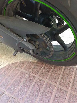 Kawasaki Ninja ZX6R Sportbike Negra y Verde