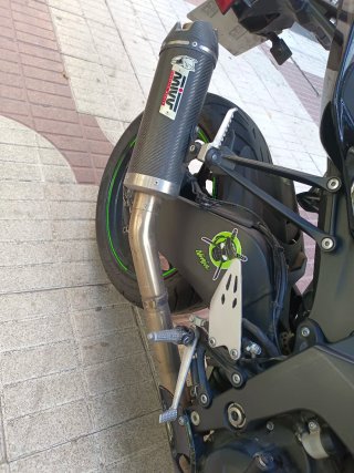 Kawasaki Ninja ZX6R Sportbike Negra y Verde