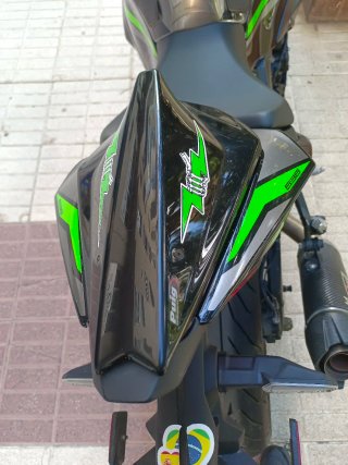 Kawasaki Ninja ZX6R Sportbike Negra y Verde