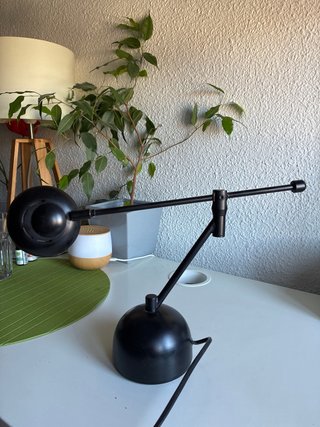 Lámpara de mesa moderna negra