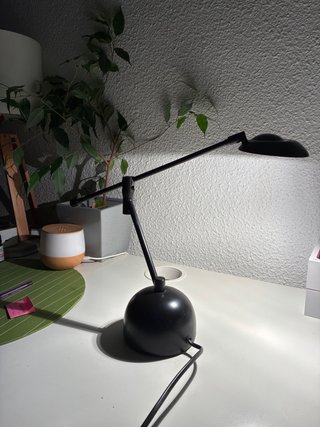 Lámpara de mesa moderna negra