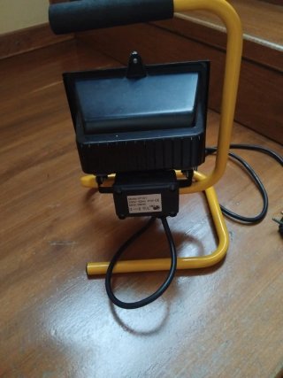 Foco halógeno amarillo