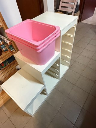 Mueble IKEA TROFAST + 3 cajas rosas