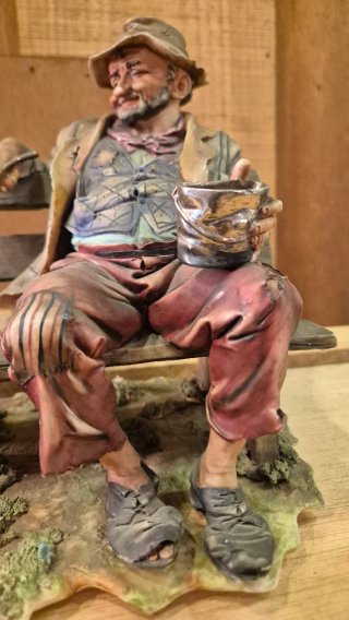 Figura Capodimonte - Vagabundo en Banco