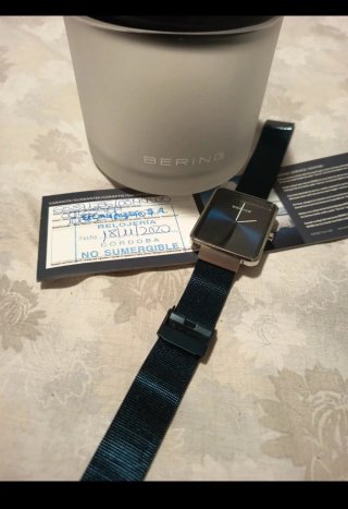 Reloj Bering Cuadrado Negro/Dorado
