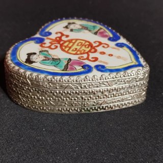 Antigua caja china de buena fortuna
