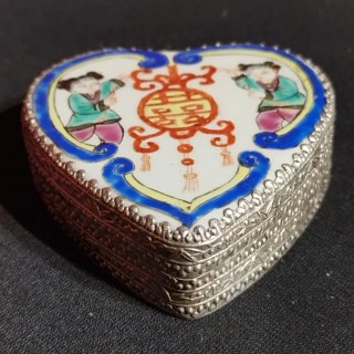 Antigua caja china de buena fortuna